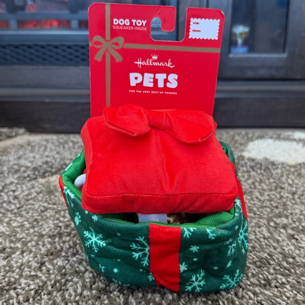 NEW. Hallmark Pets Christmas Squeaker & Rope Dog toy.
